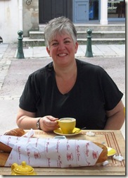 Lisa in Autun - Cafe & Baguettes